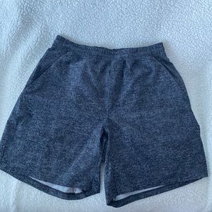 Lululemon Mens Linerless Pace Breaker Shorts Gray / Black Check Size Medium 7”